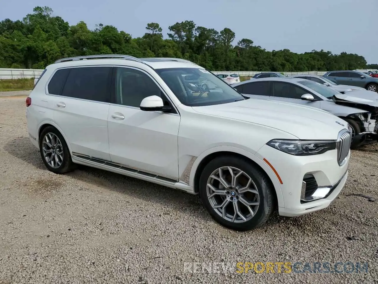 4 Photograph of a damaged car 5UXCW2C00M9E83530 BMW X7 2021