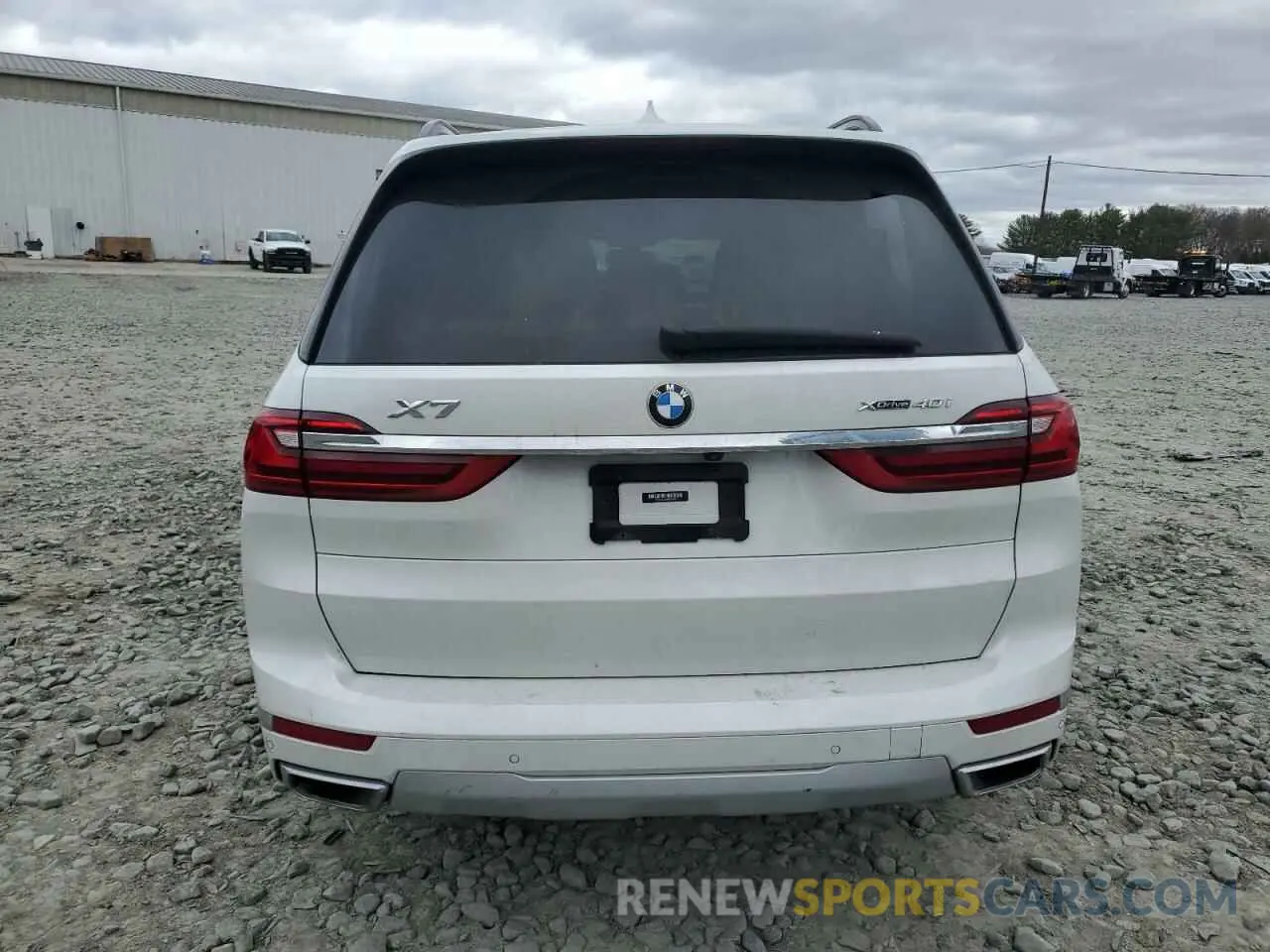 6 Photograph of a damaged car 5UXCW2C00M9F23220 BMW X7 2021
