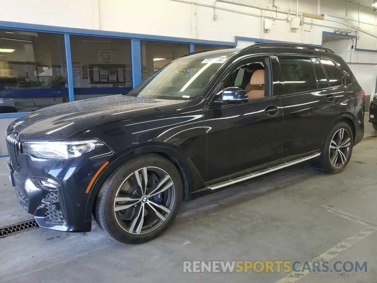 1 Photograph of a damaged car 5UXCW2C00M9F51258 BMW X7 2021