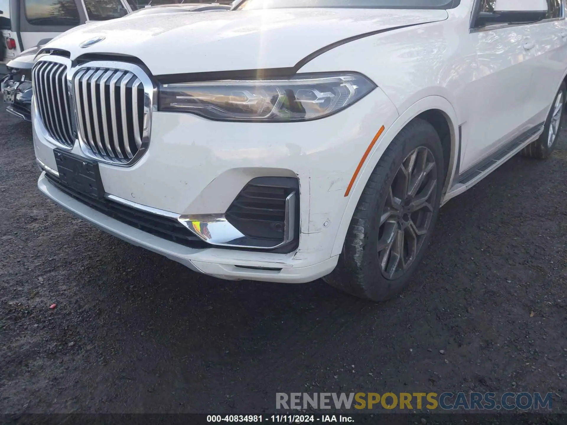6 Photograph of a damaged car 5UXCW2C00M9G03360 BMW X7 2021