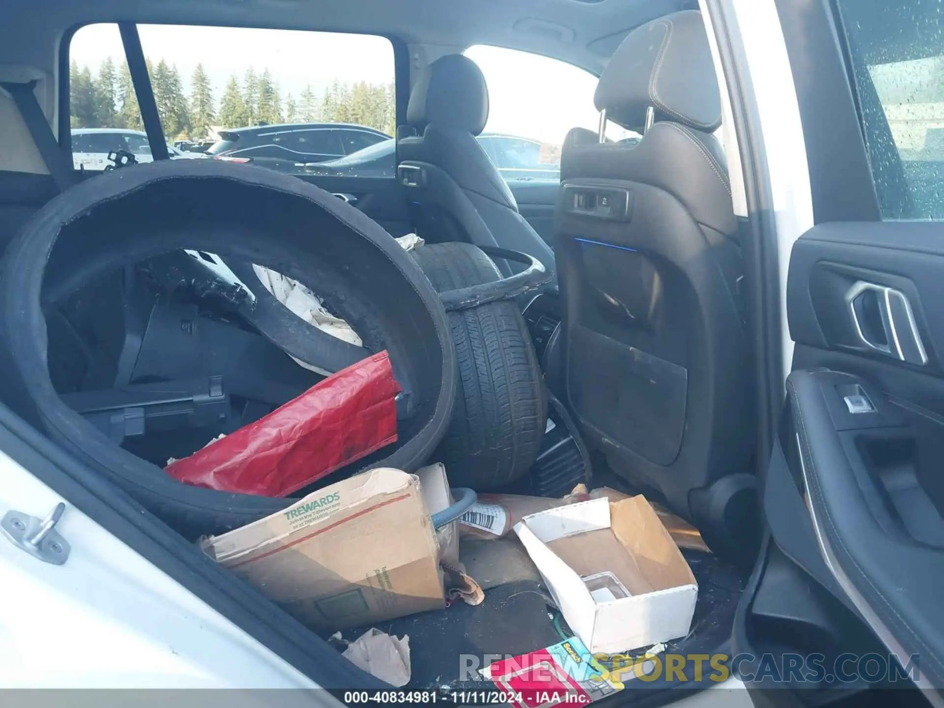 8 Photograph of a damaged car 5UXCW2C00M9G03360 BMW X7 2021