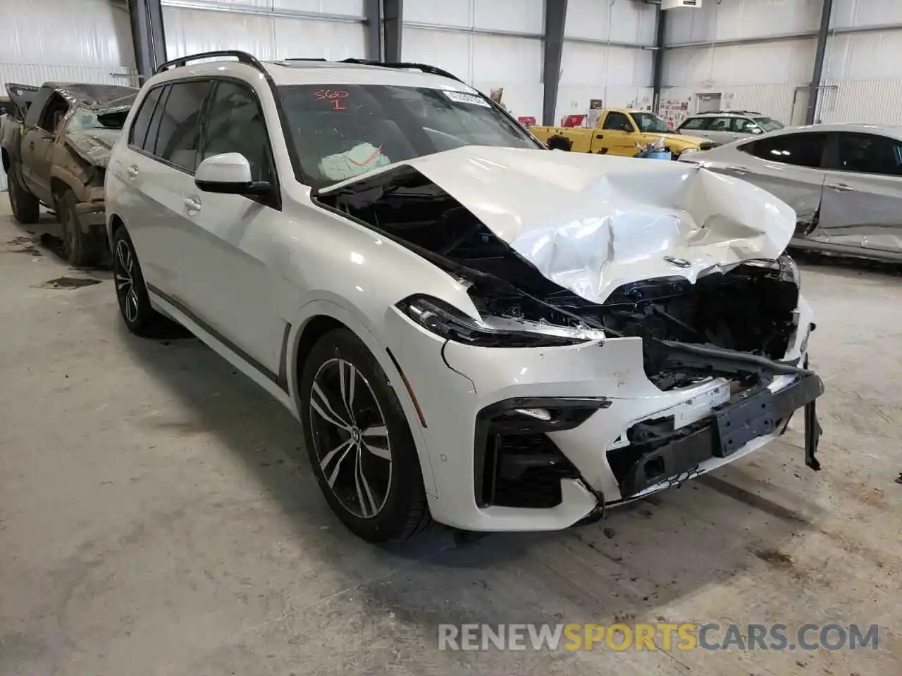 1 Photograph of a damaged car 5UXCW2C00M9G97112 BMW X7 2021