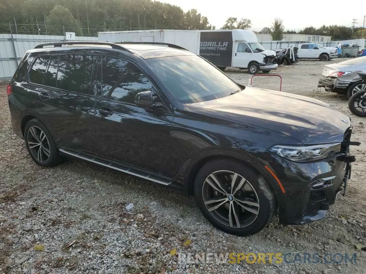 4 Photograph of a damaged car 5UXCW2C00M9H05757 BMW X7 2021