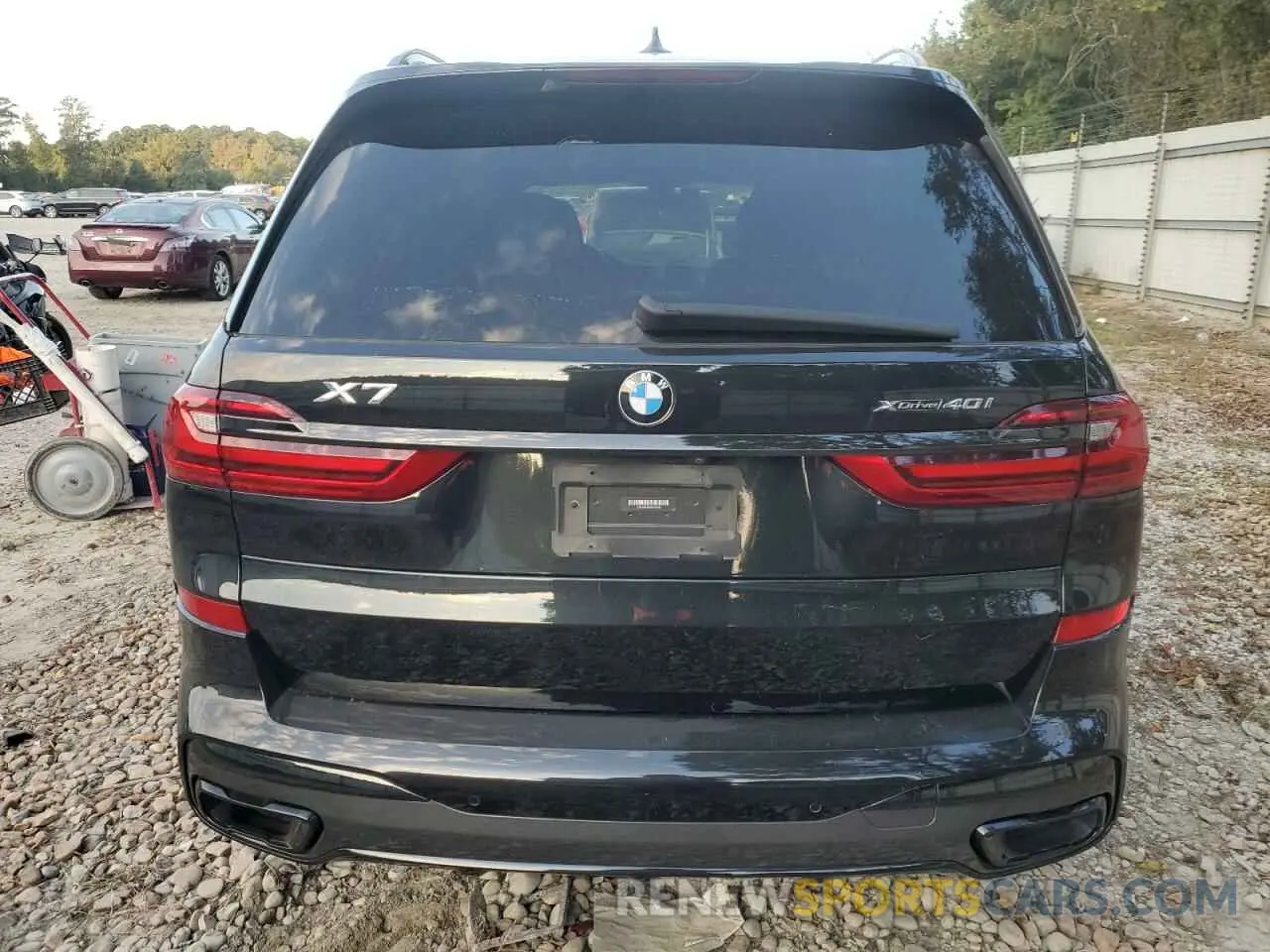 6 Photograph of a damaged car 5UXCW2C00M9H05757 BMW X7 2021