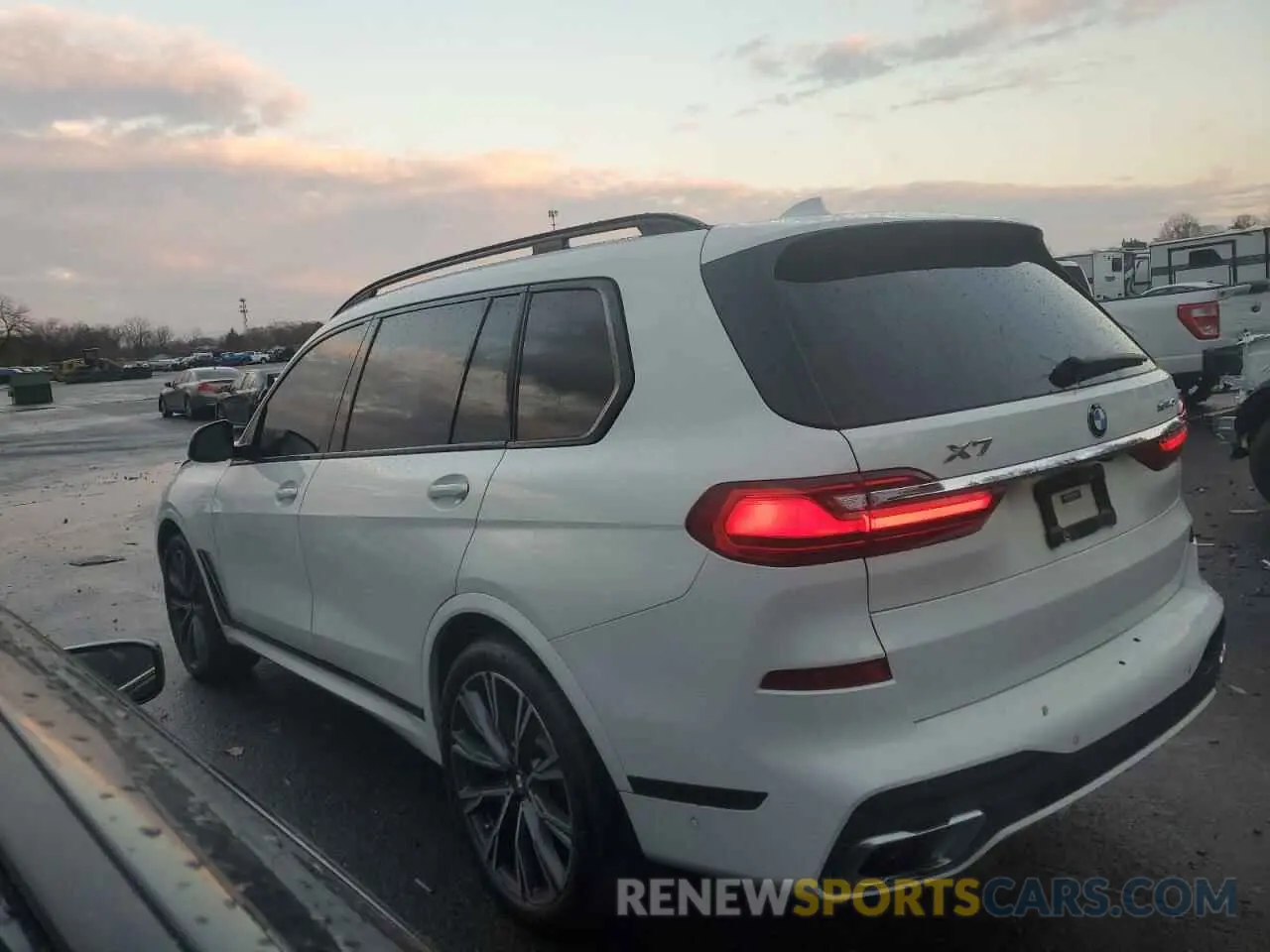 2 Photograph of a damaged car 5UXCW2C01M9E24602 BMW X7 2021