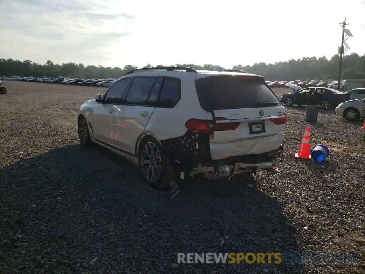 3 Photograph of a damaged car 5UXCW2C01M9E46552 BMW X7 2021