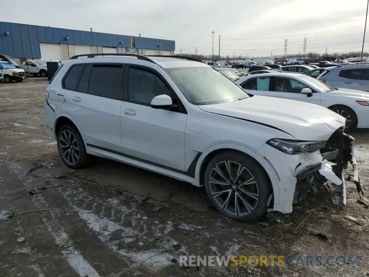 4 Photograph of a damaged car 5UXCW2C01M9E59155 BMW X7 2021