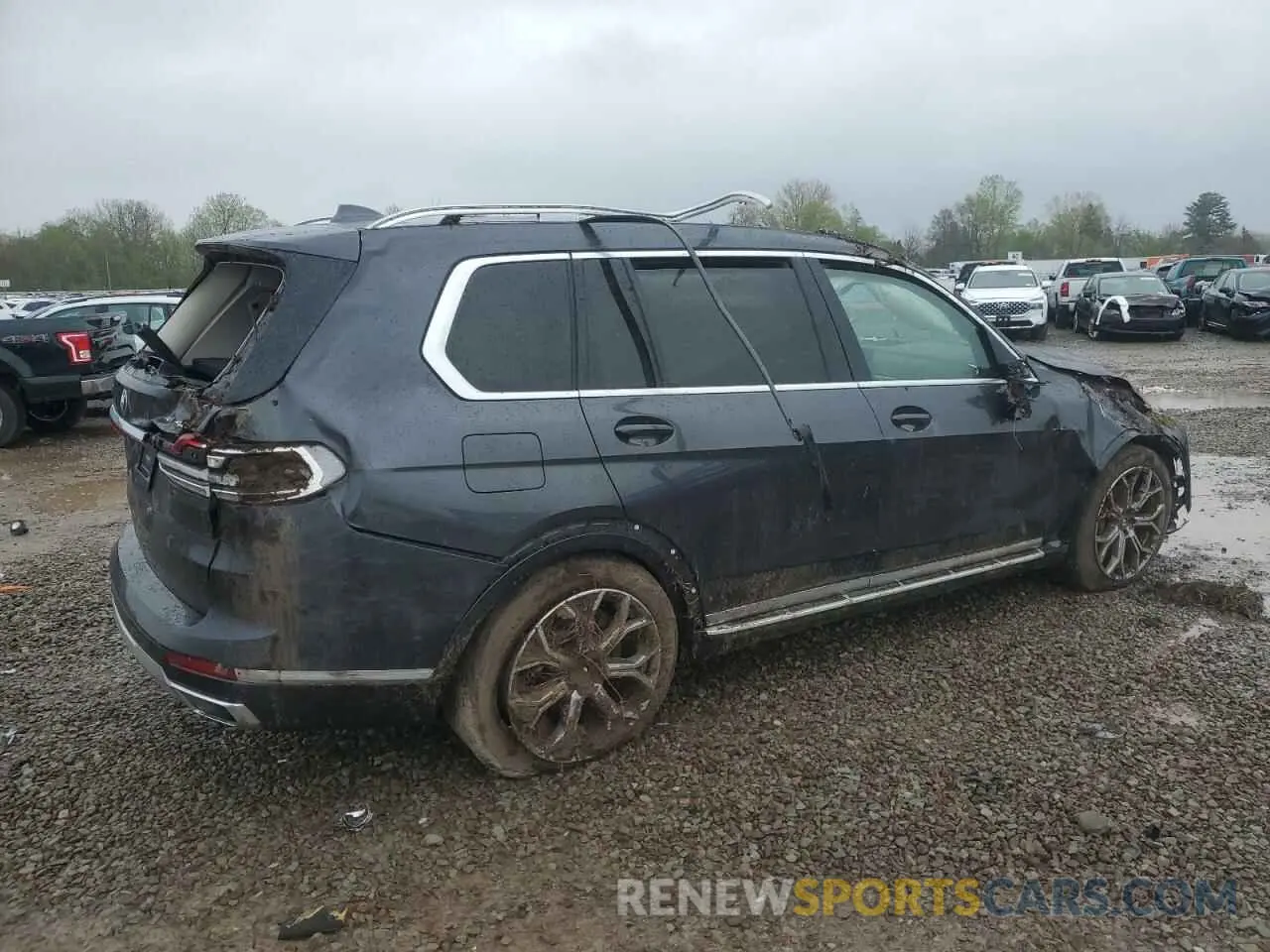 3 Photograph of a damaged car 5UXCW2C01M9G39459 BMW X7 2021