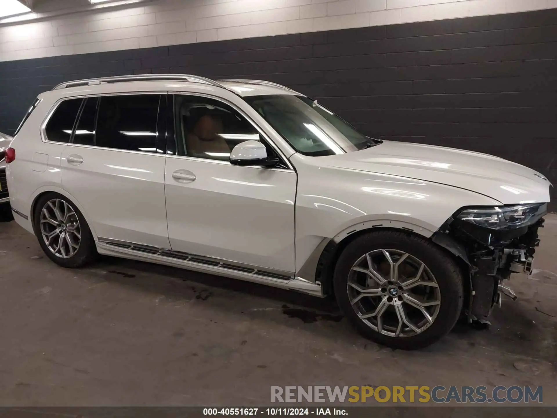 1 Photograph of a damaged car 5UXCW2C01M9G75054 BMW X7 2021