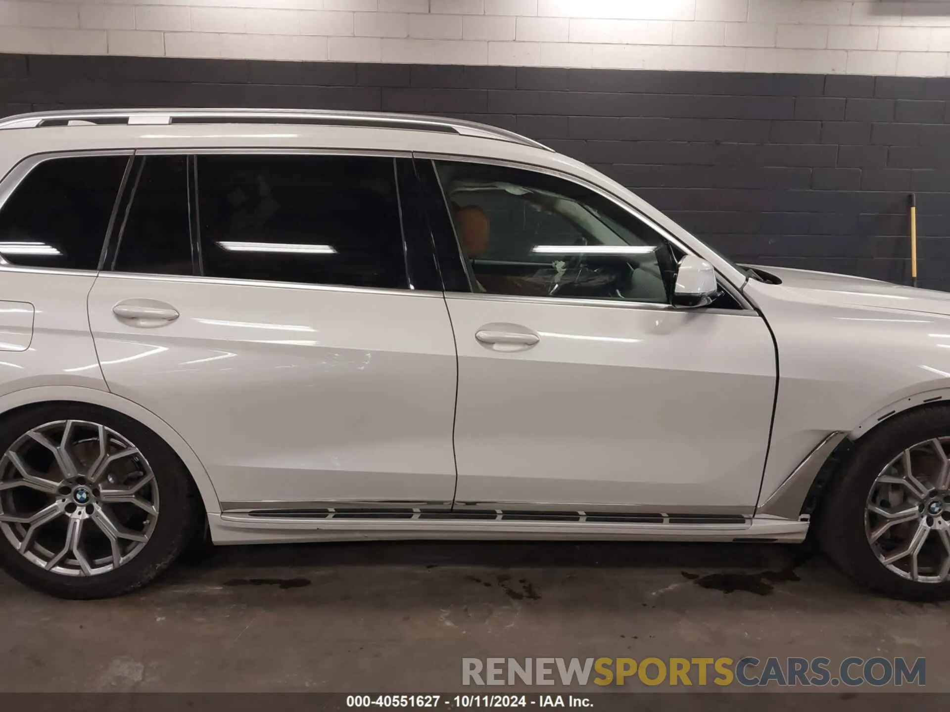 13 Photograph of a damaged car 5UXCW2C01M9G75054 BMW X7 2021
