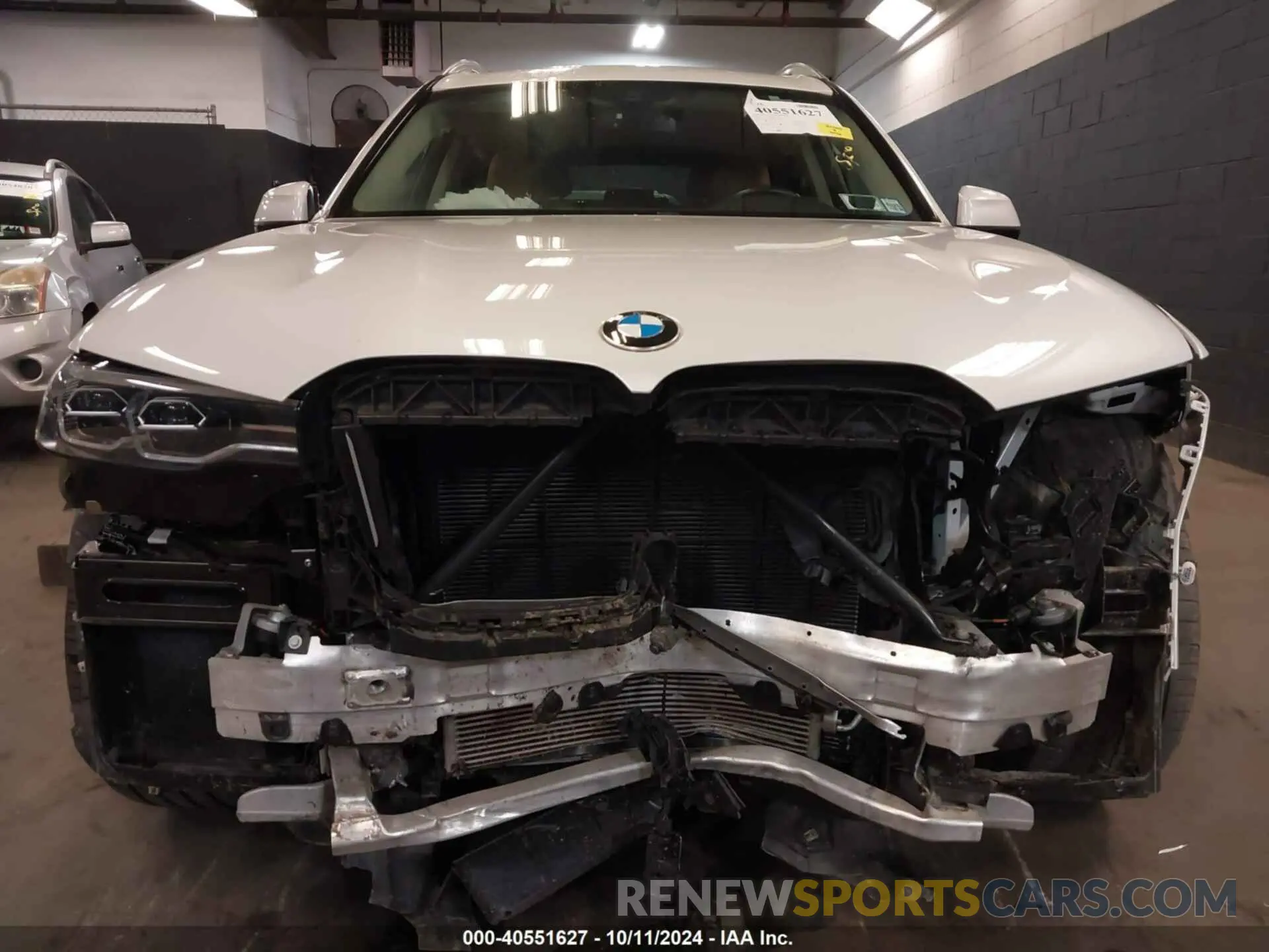 6 Photograph of a damaged car 5UXCW2C01M9G75054 BMW X7 2021