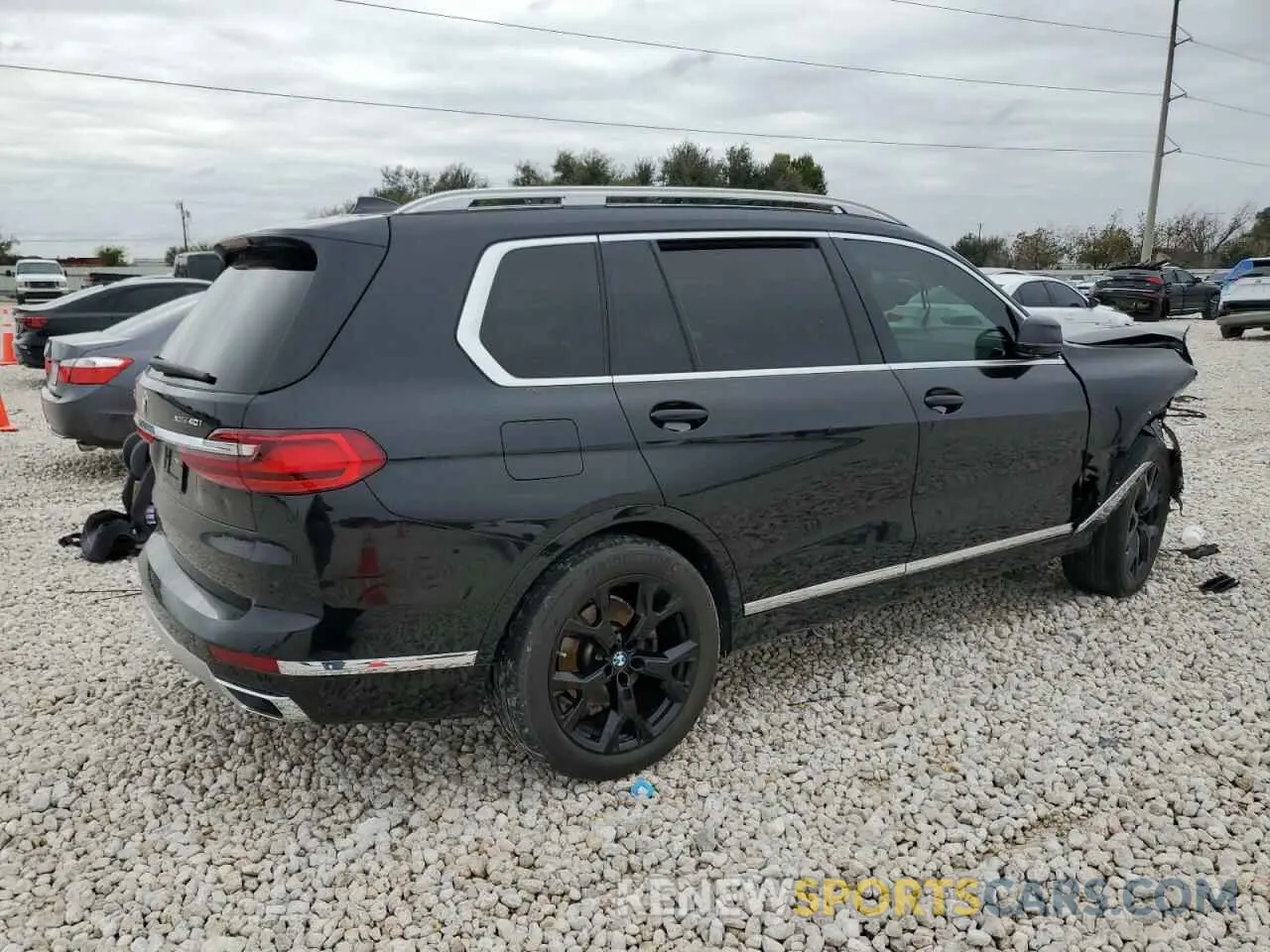 3 Photograph of a damaged car 5UXCW2C02M9D92985 BMW X7 2021