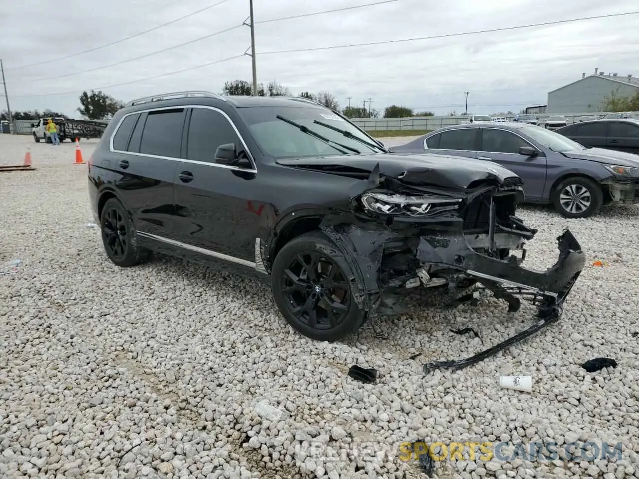 4 Photograph of a damaged car 5UXCW2C02M9D92985 BMW X7 2021