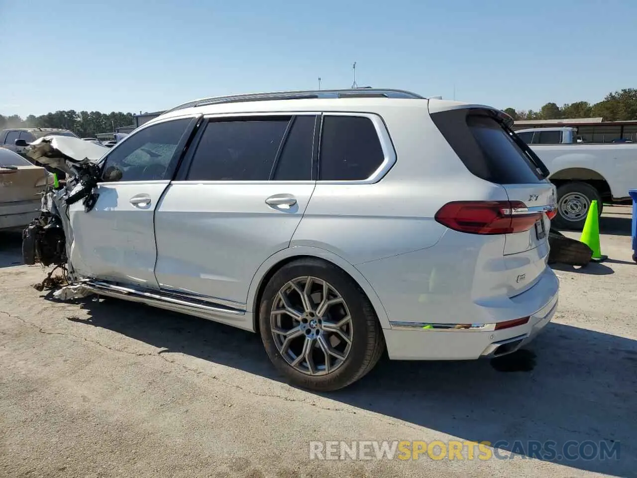 2 Photograph of a damaged car 5UXCW2C02M9E29033 BMW X7 2021