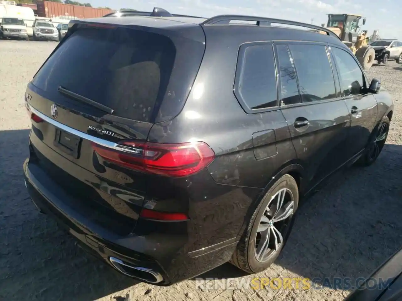 4 Photograph of a damaged car 5UXCW2C02M9E55339 BMW X7 2021