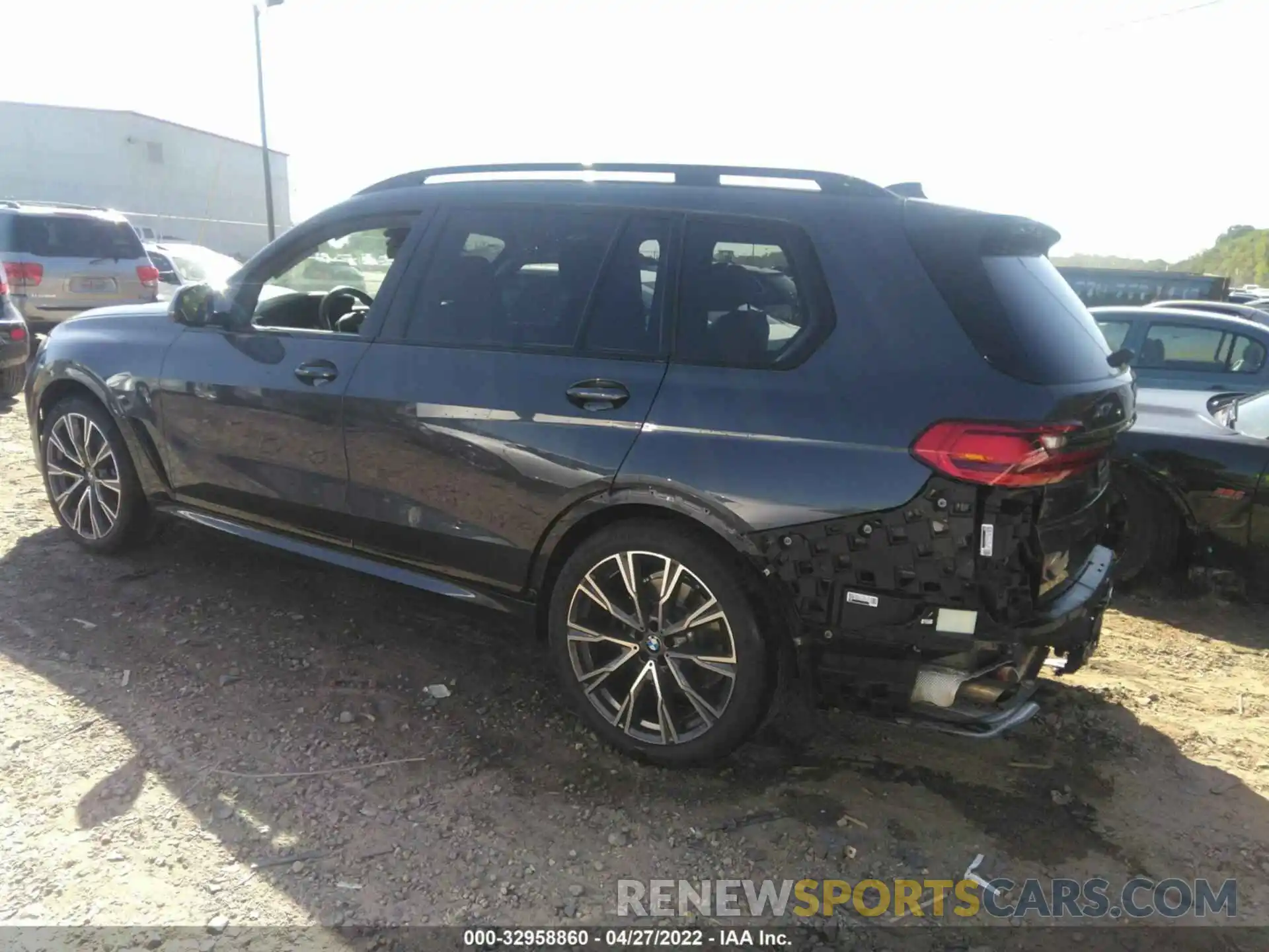 3 Photograph of a damaged car 5UXCW2C02M9E73646 BMW X7 2021