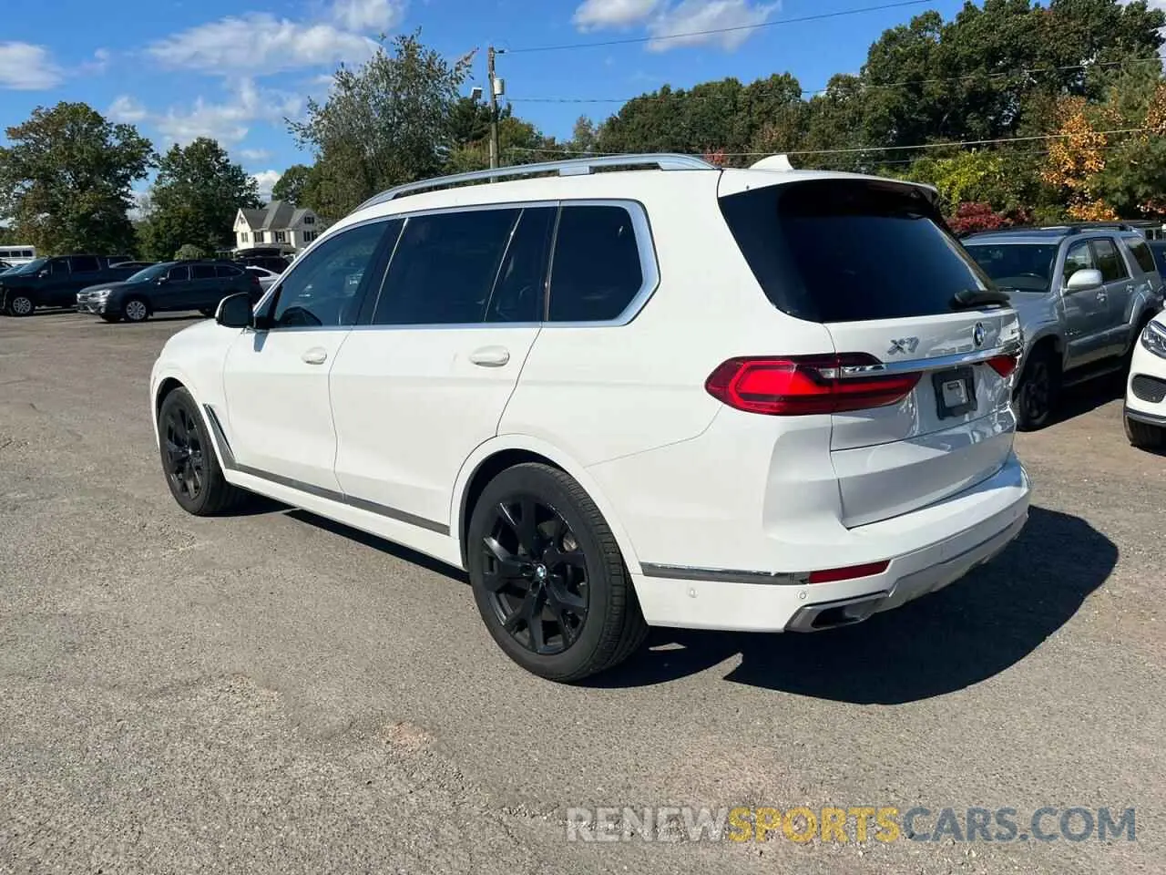 2 Photograph of a damaged car 5UXCW2C02M9E88356 BMW X7 2021