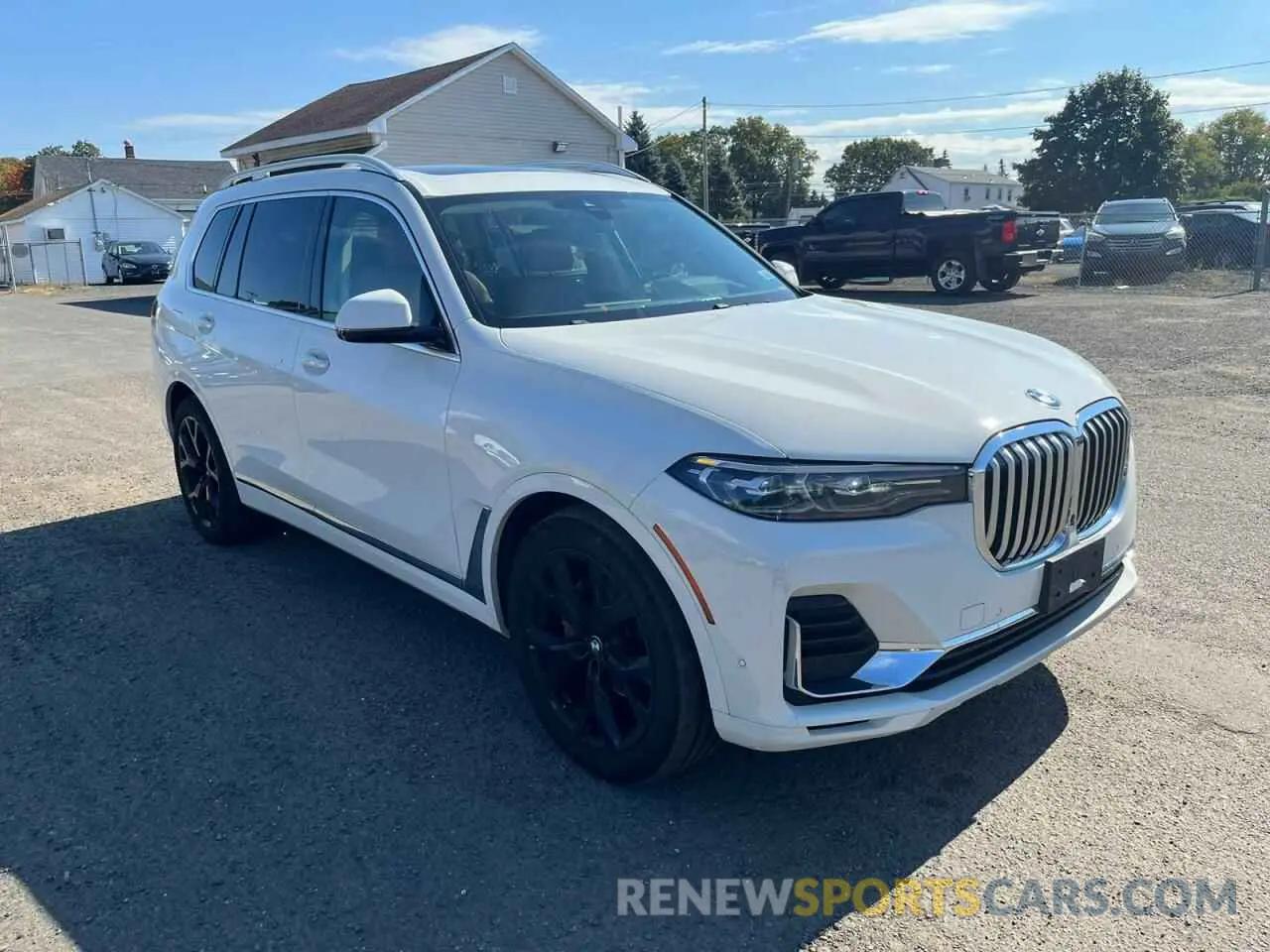 4 Photograph of a damaged car 5UXCW2C02M9E88356 BMW X7 2021