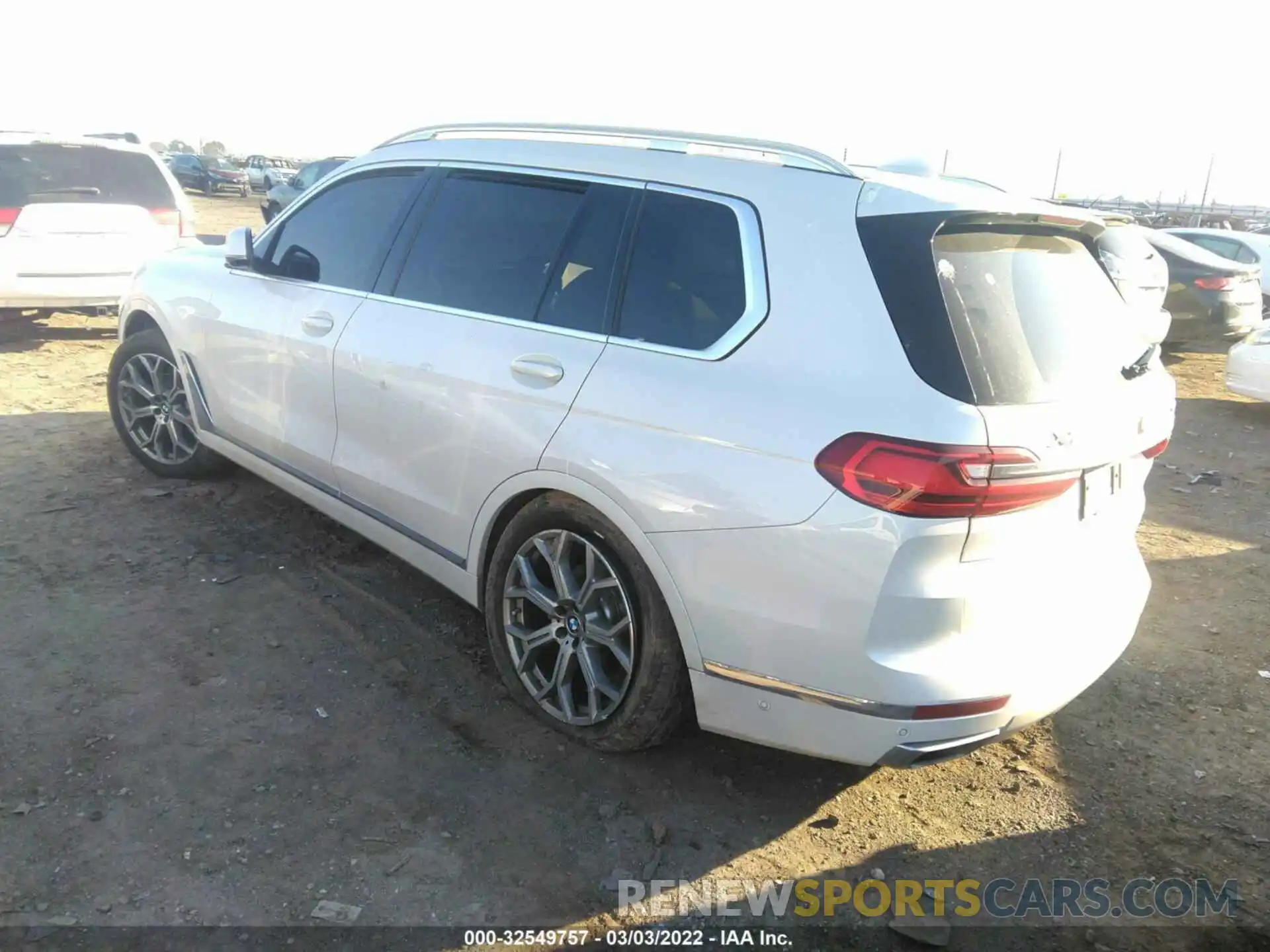 3 Photograph of a damaged car 5UXCW2C02M9F51875 BMW X7 2021