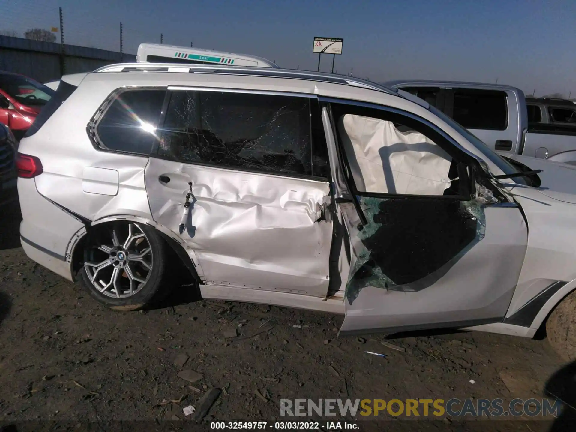 6 Photograph of a damaged car 5UXCW2C02M9F51875 BMW X7 2021