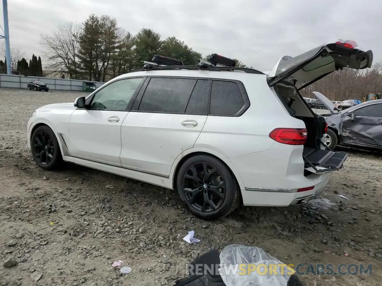 2 Photograph of a damaged car 5UXCW2C02M9F75920 BMW X7 2021