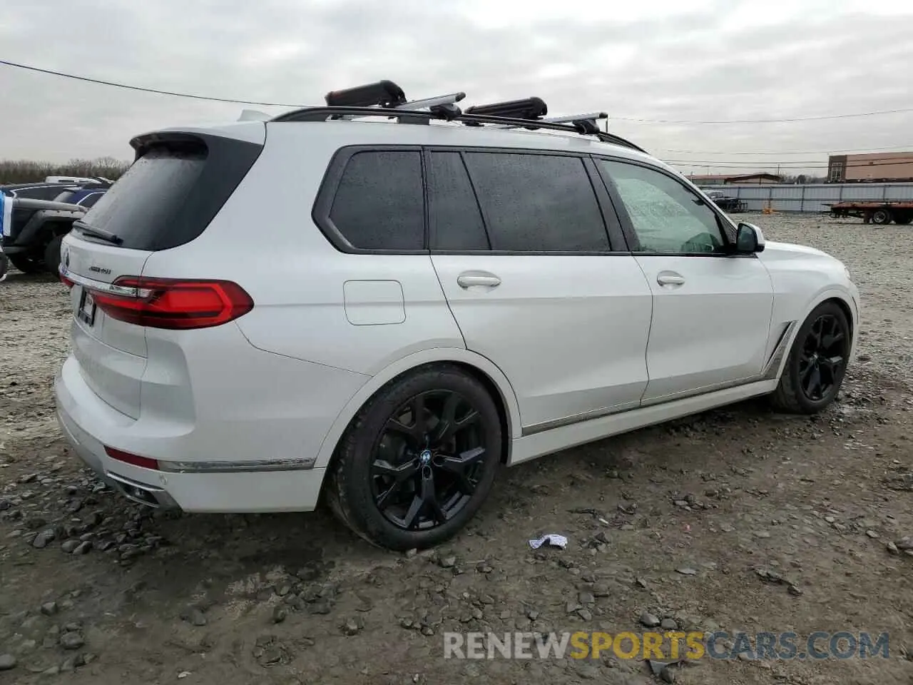 3 Photograph of a damaged car 5UXCW2C02M9F75920 BMW X7 2021