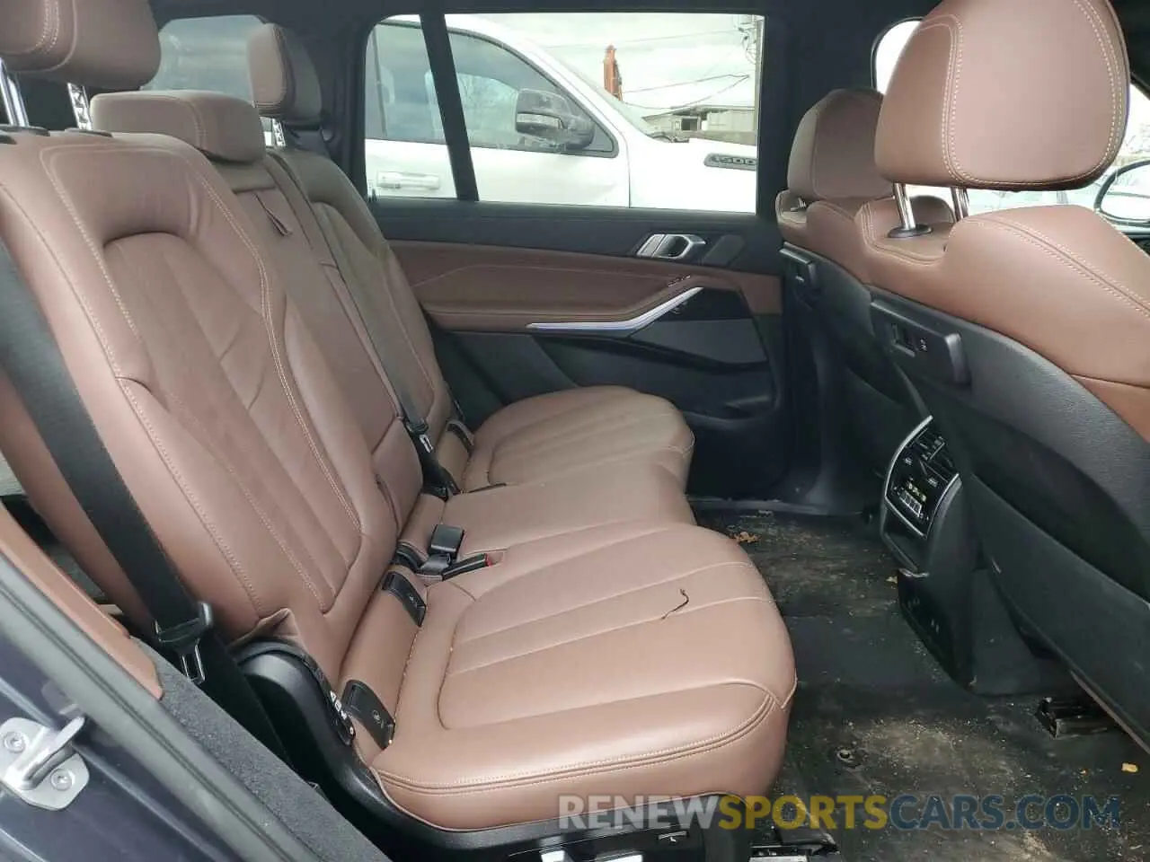 11 Photograph of a damaged car 5UXCW2C02M9G97385 BMW X7 2021