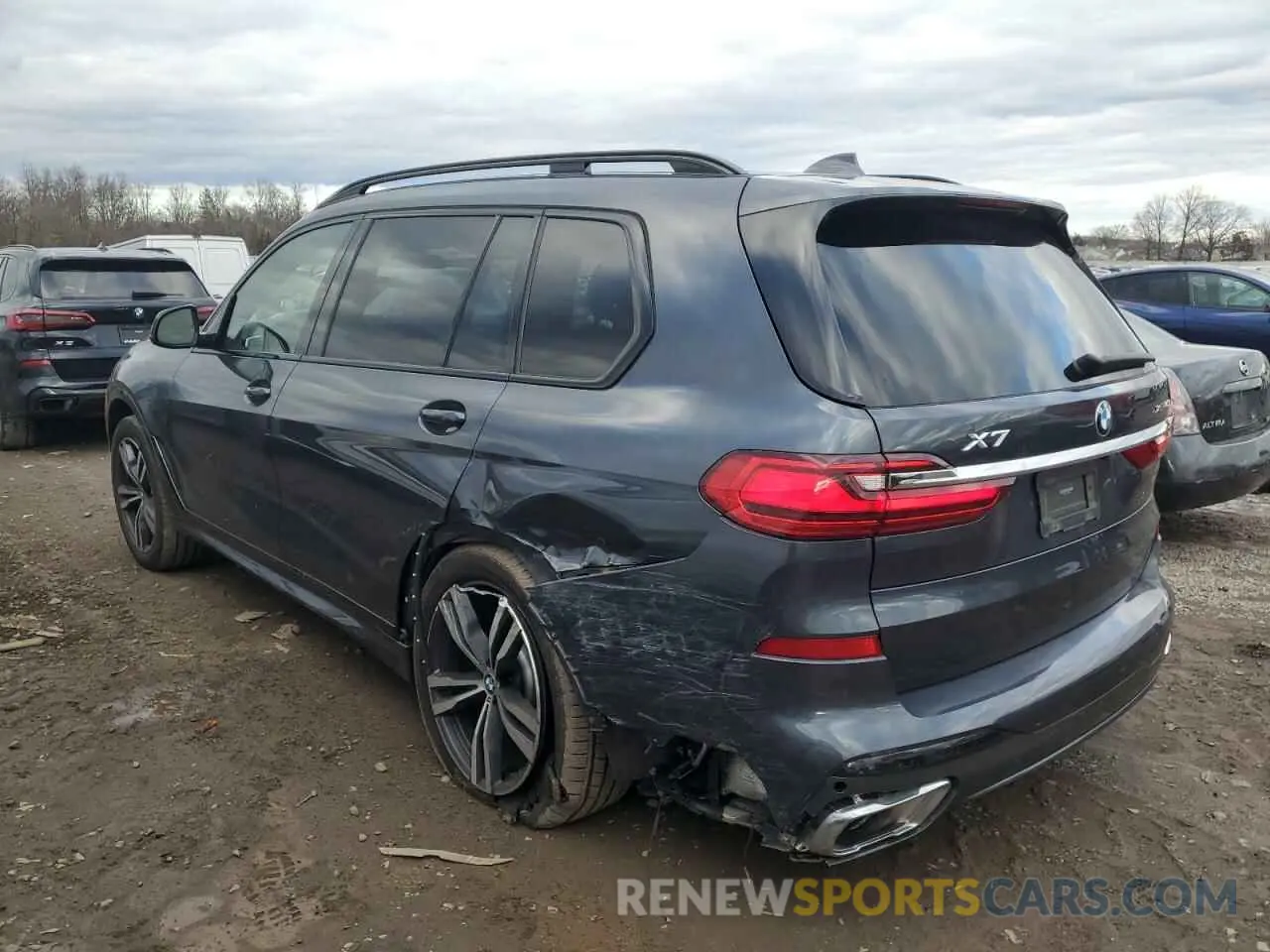2 Photograph of a damaged car 5UXCW2C02M9G97385 BMW X7 2021