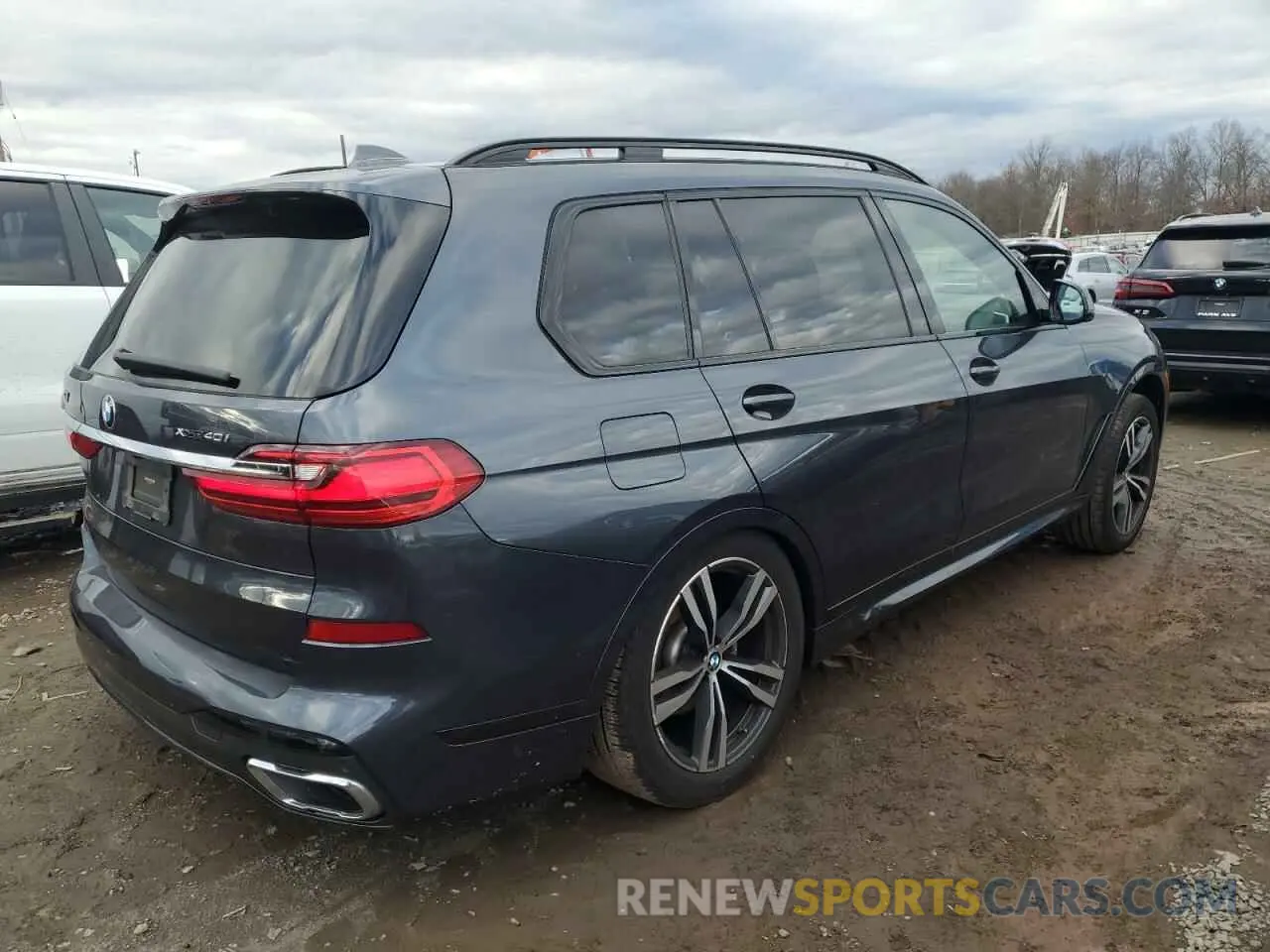 3 Photograph of a damaged car 5UXCW2C02M9G97385 BMW X7 2021