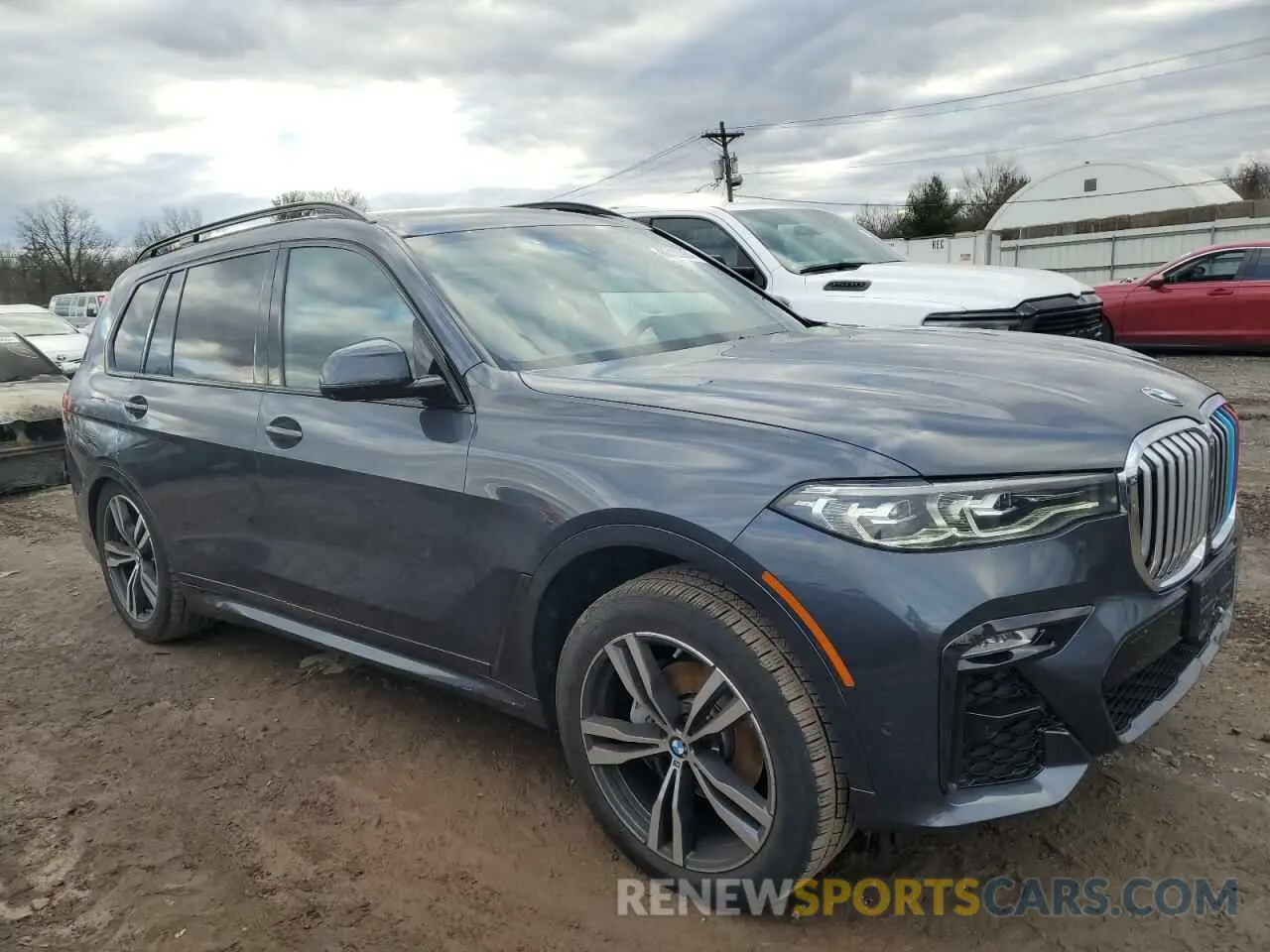 4 Photograph of a damaged car 5UXCW2C02M9G97385 BMW X7 2021