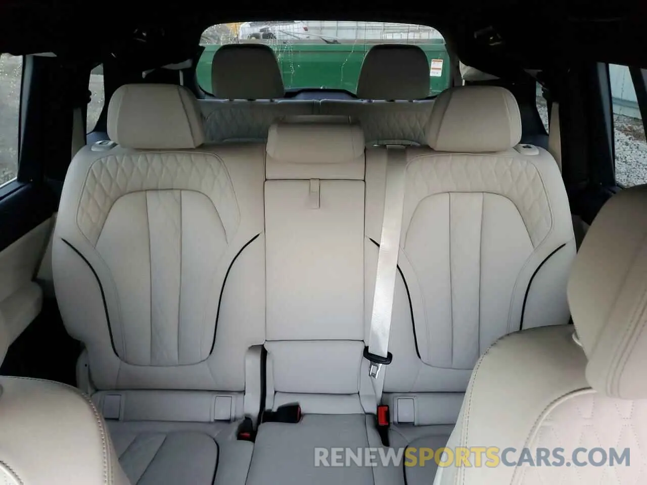 10 Photograph of a damaged car 5UXCW2C02M9G97645 BMW X7 2021