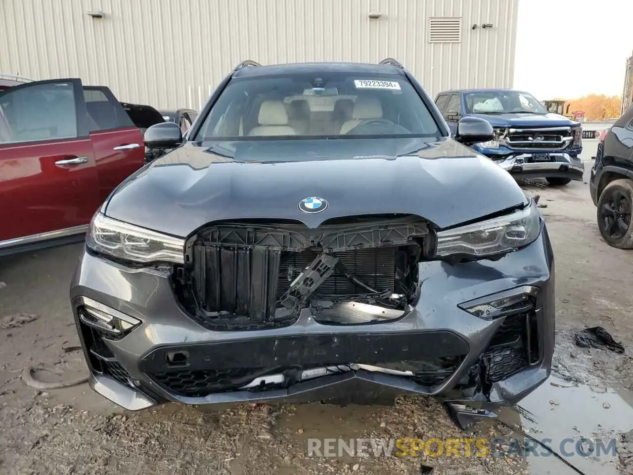 5 Photograph of a damaged car 5UXCW2C02M9G97645 BMW X7 2021