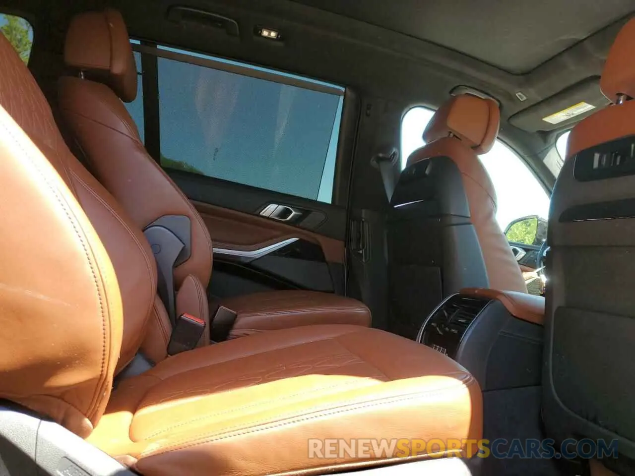 11 Photograph of a damaged car 5UXCW2C03M9D77539 BMW X7 2021