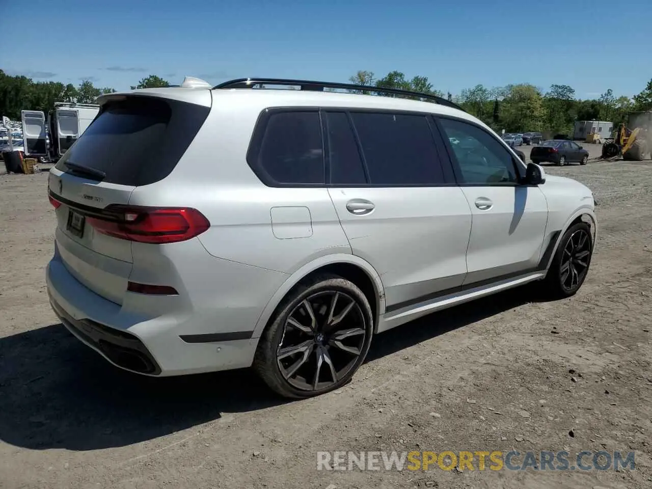 3 Photograph of a damaged car 5UXCW2C03M9D77539 BMW X7 2021
