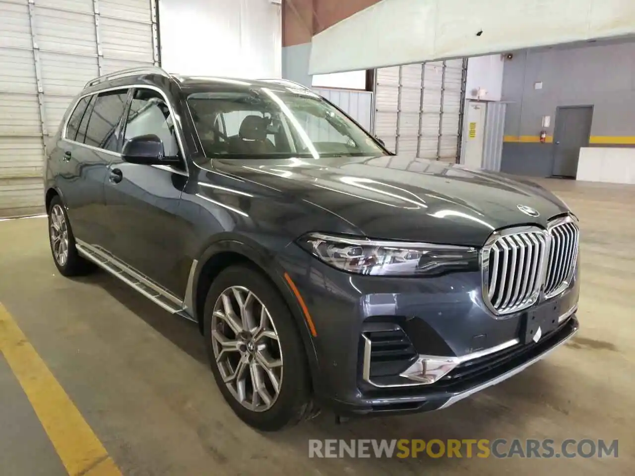 1 Photograph of a damaged car 5UXCW2C03M9F32476 BMW X7 2021