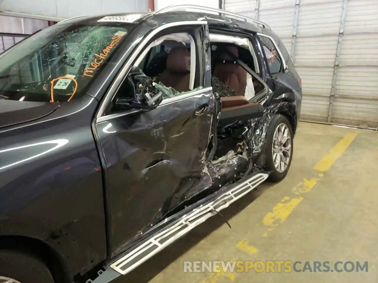 9 Photograph of a damaged car 5UXCW2C03M9F32476 BMW X7 2021