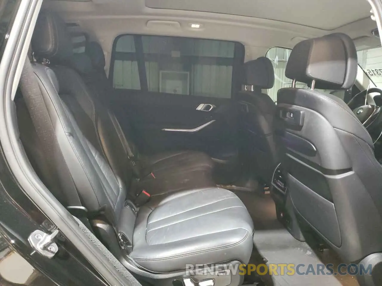 11 Photograph of a damaged car 5UXCW2C03M9H51860 BMW X7 2021