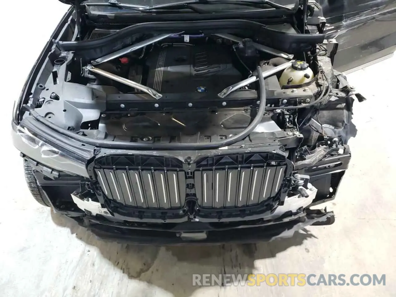 12 Photograph of a damaged car 5UXCW2C03M9H51860 BMW X7 2021
