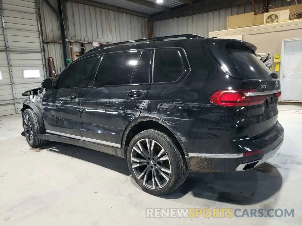 2 Photograph of a damaged car 5UXCW2C03M9H51860 BMW X7 2021