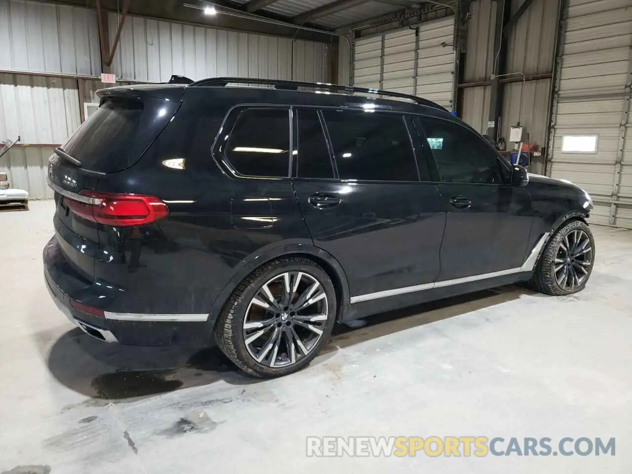 3 Photograph of a damaged car 5UXCW2C03M9H51860 BMW X7 2021