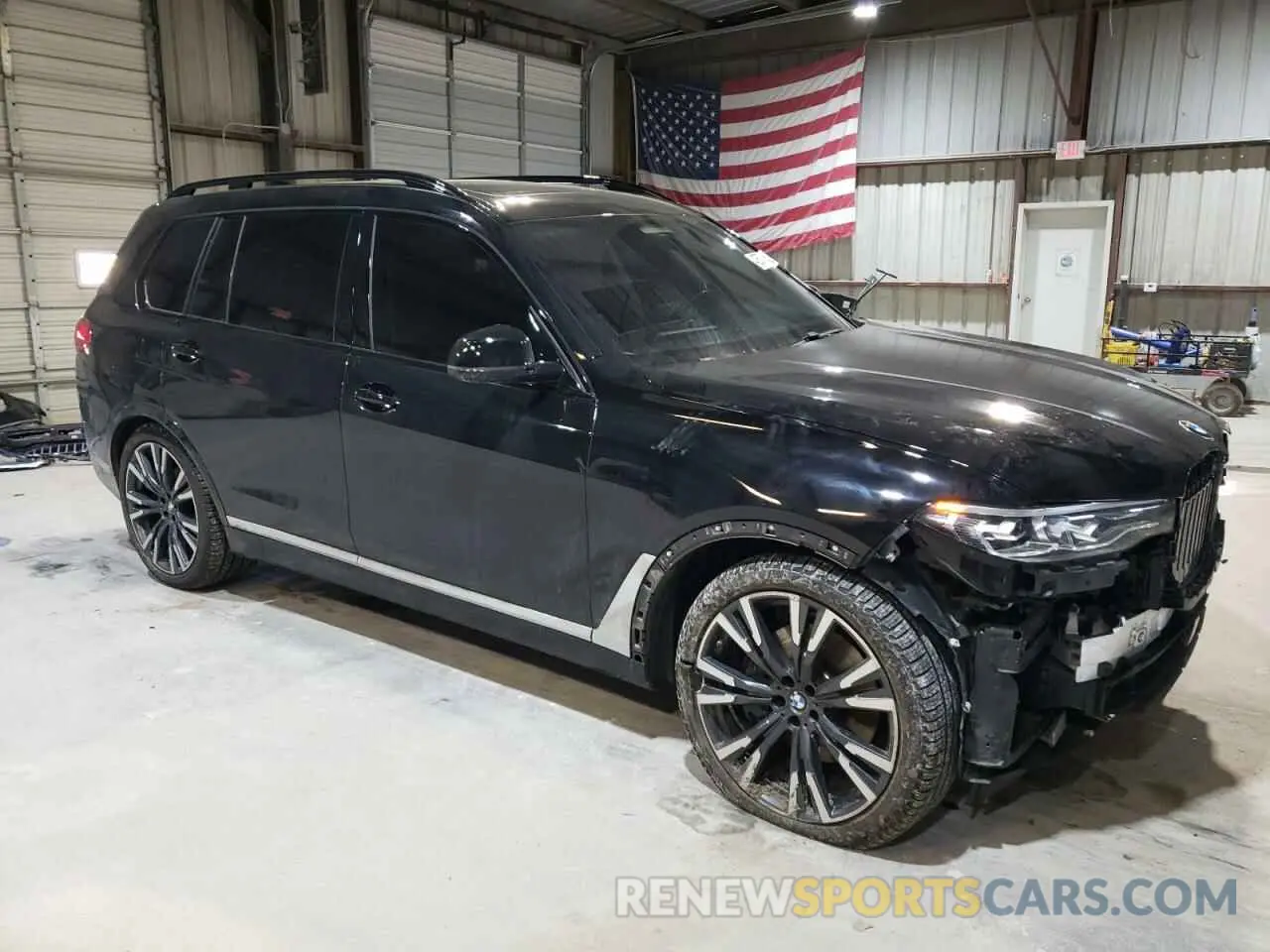 4 Photograph of a damaged car 5UXCW2C03M9H51860 BMW X7 2021