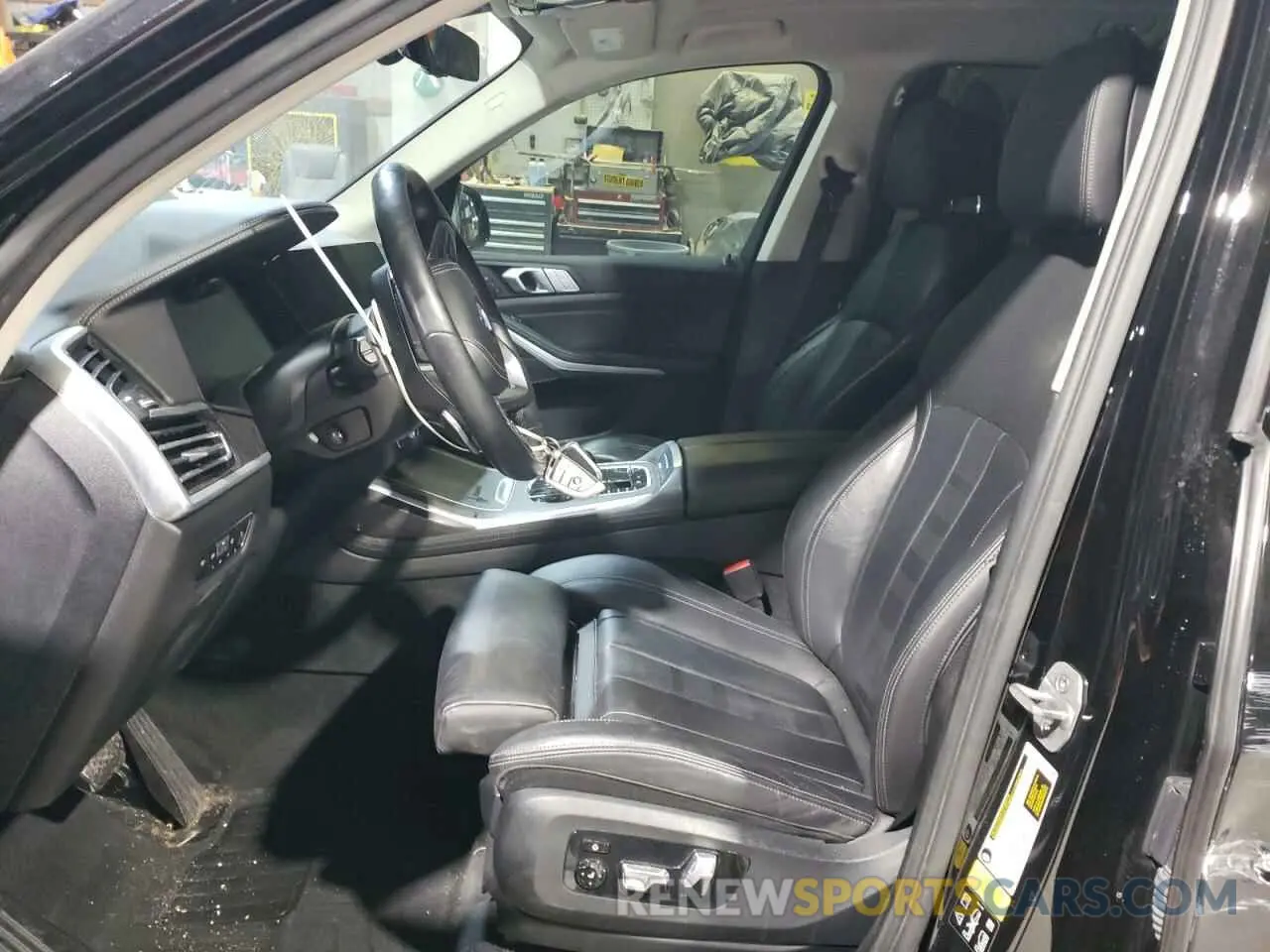 7 Photograph of a damaged car 5UXCW2C03M9H51860 BMW X7 2021