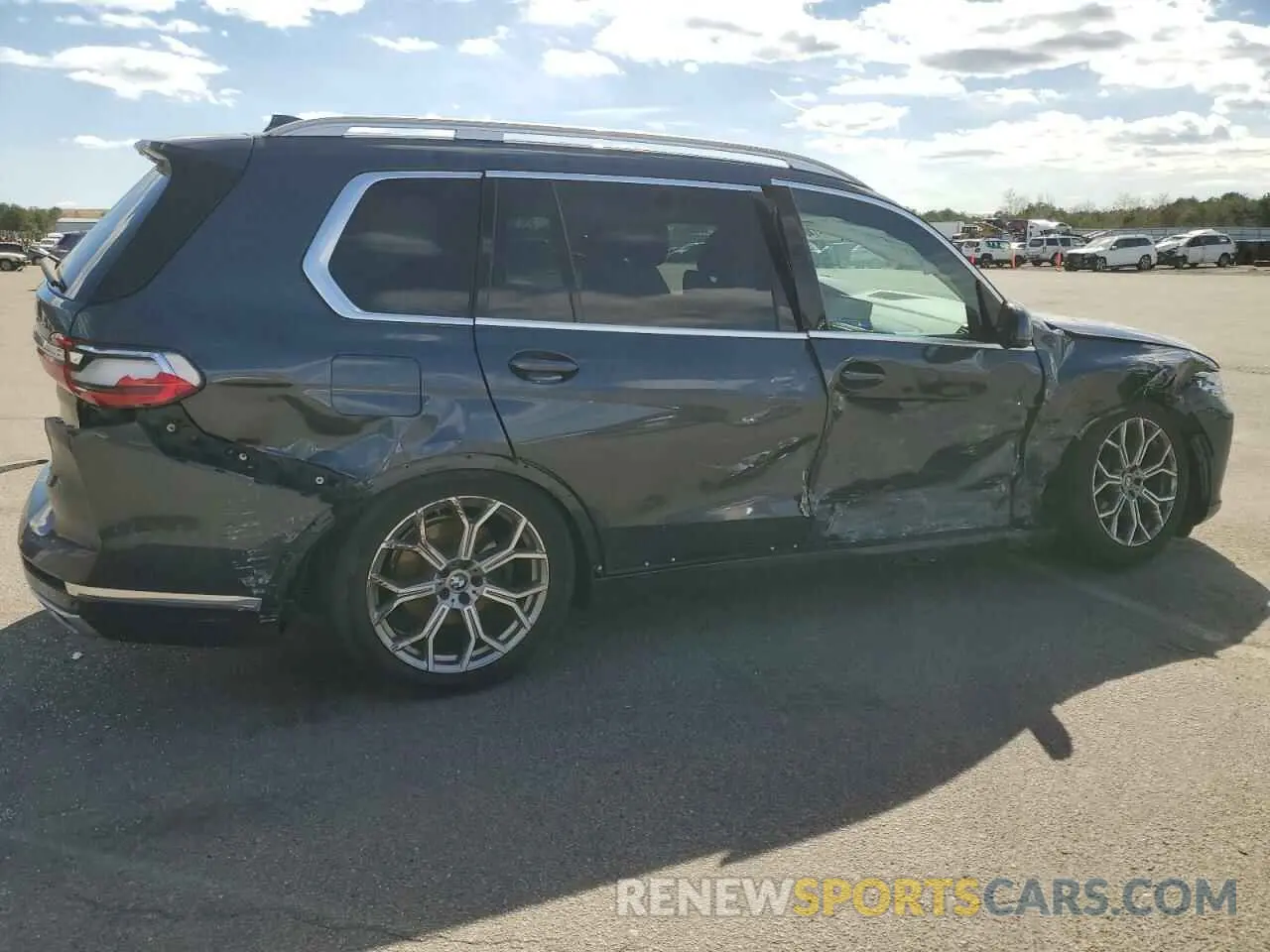 3 Photograph of a damaged car 5UXCW2C03M9H77326 BMW X7 2021
