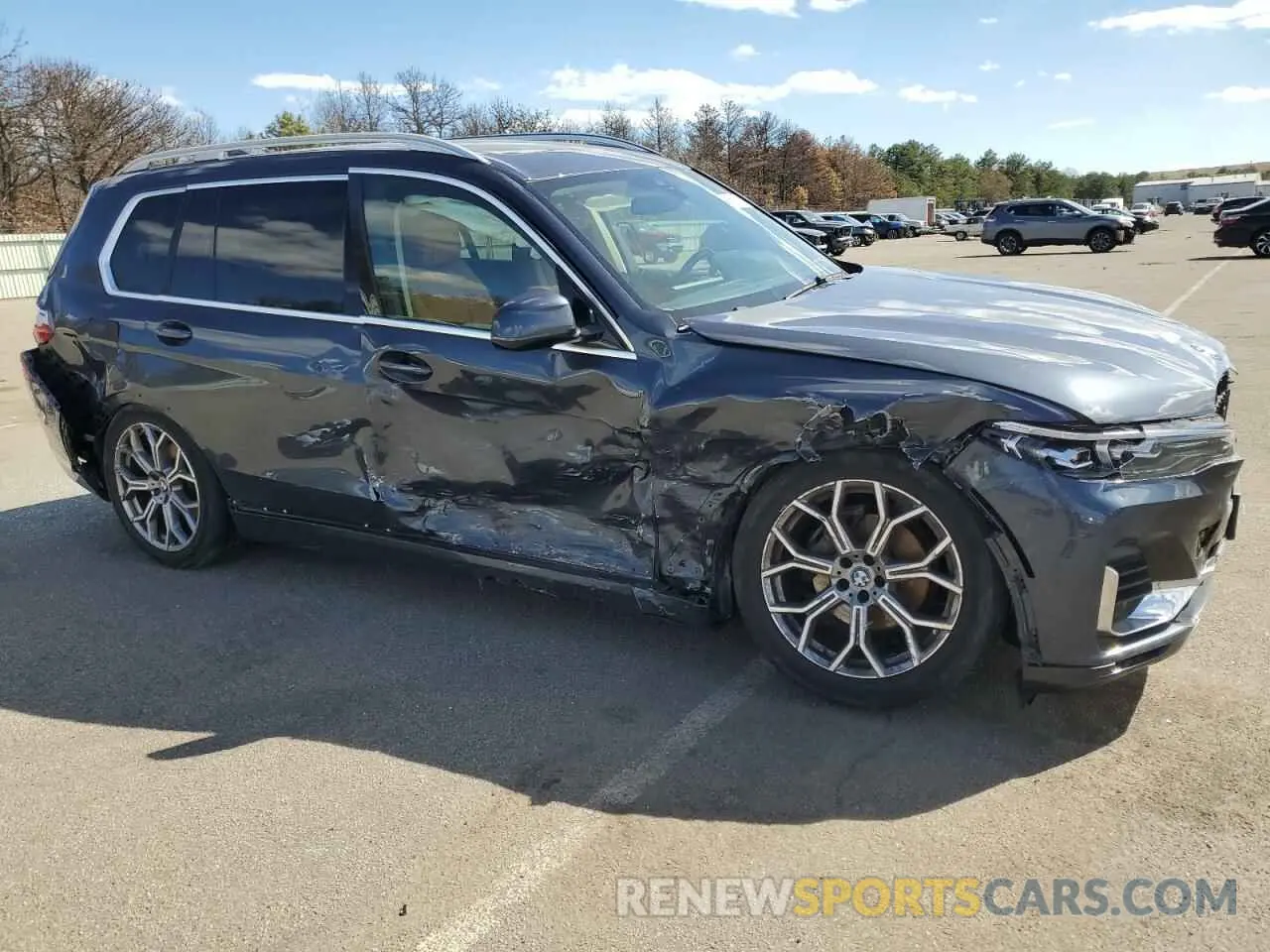 4 Photograph of a damaged car 5UXCW2C03M9H77326 BMW X7 2021