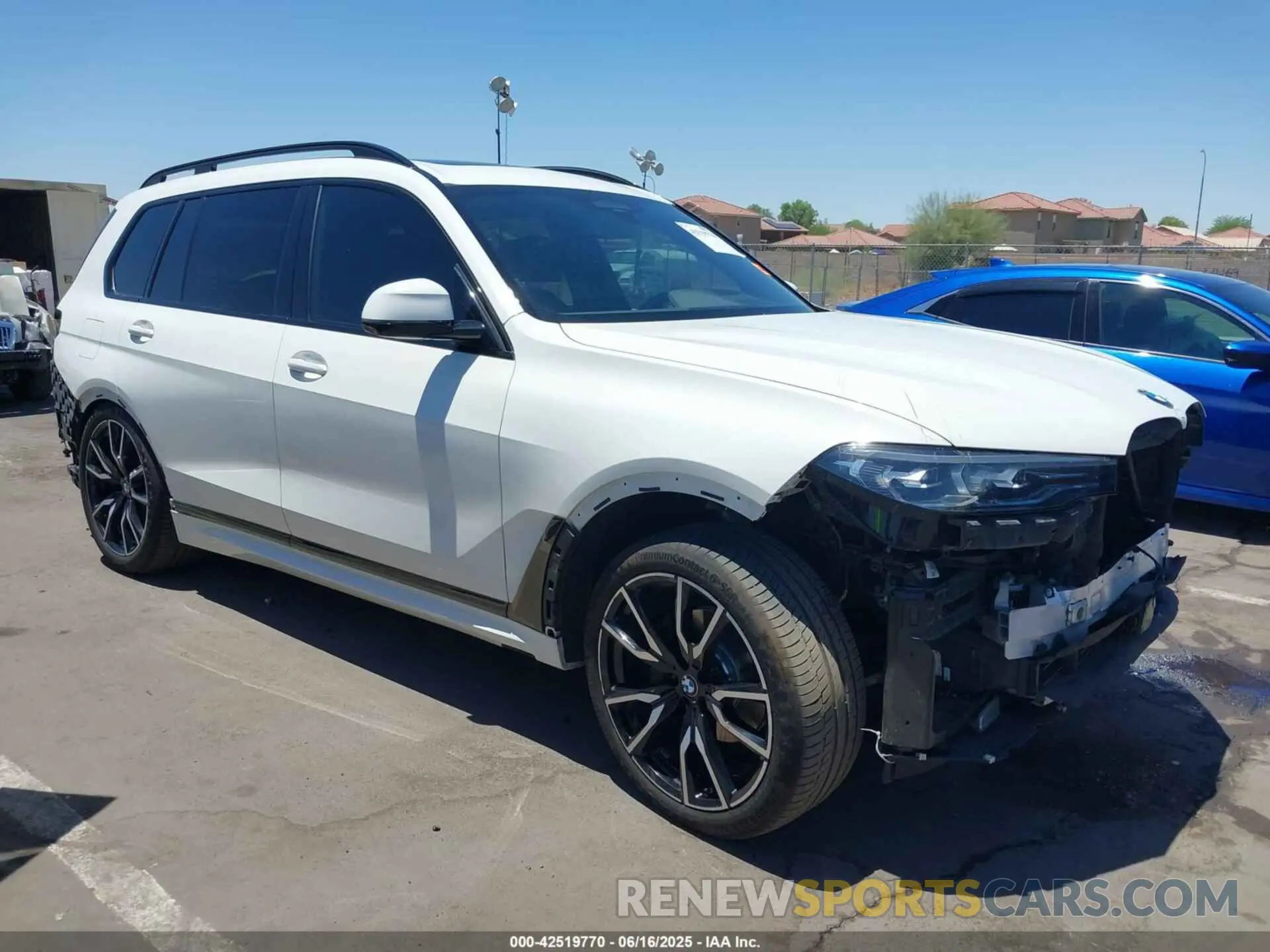 1 Photograph of a damaged car 5UXCW2C04M9E25551 BMW X7 2021