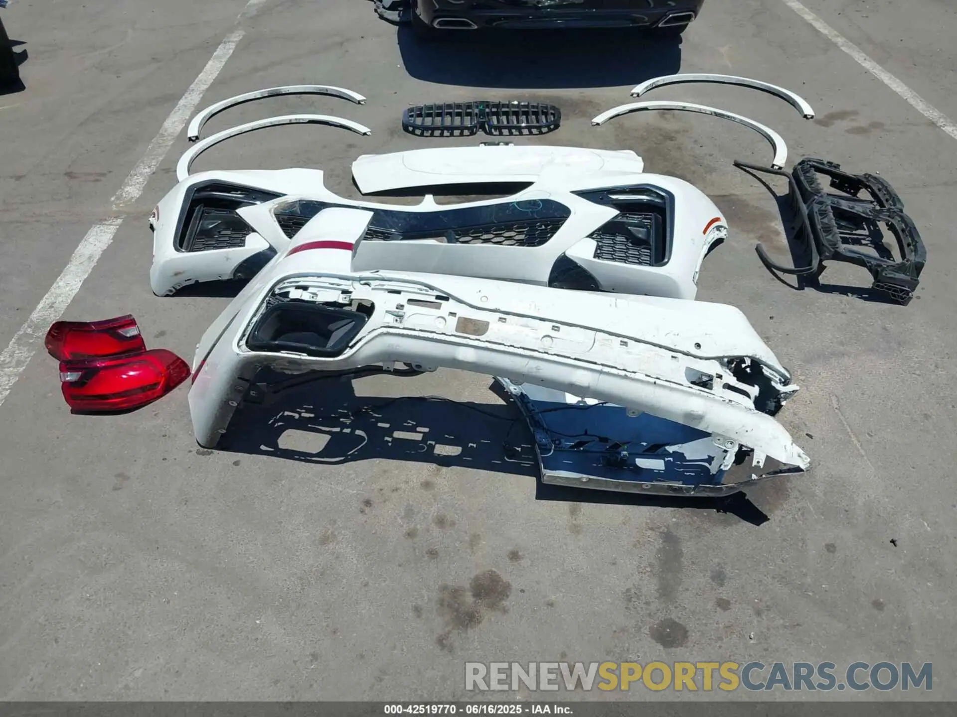12 Photograph of a damaged car 5UXCW2C04M9E25551 BMW X7 2021