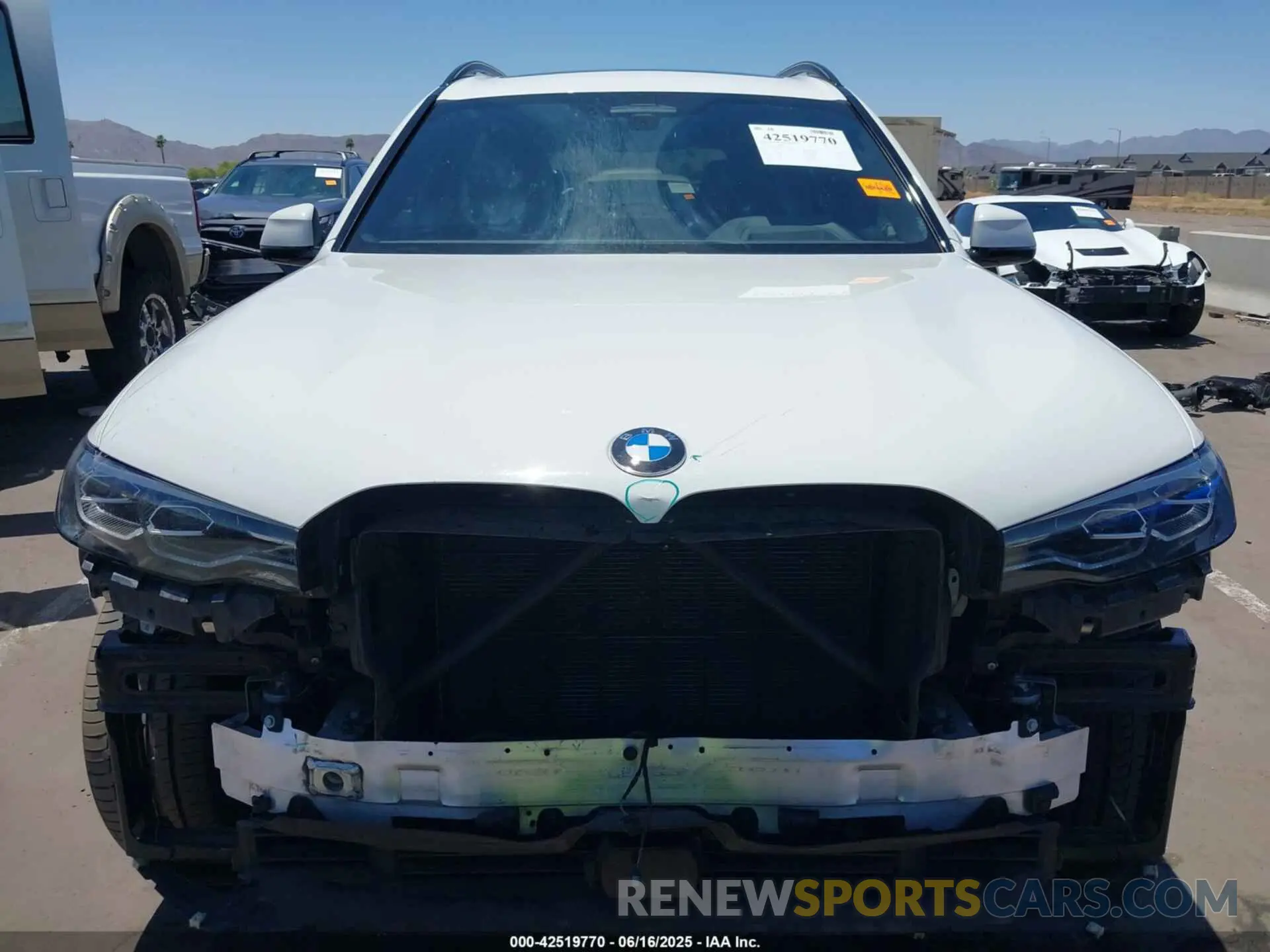 13 Photograph of a damaged car 5UXCW2C04M9E25551 BMW X7 2021