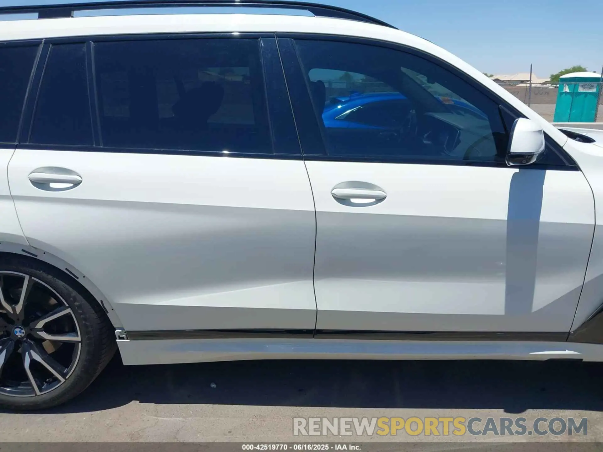 14 Photograph of a damaged car 5UXCW2C04M9E25551 BMW X7 2021