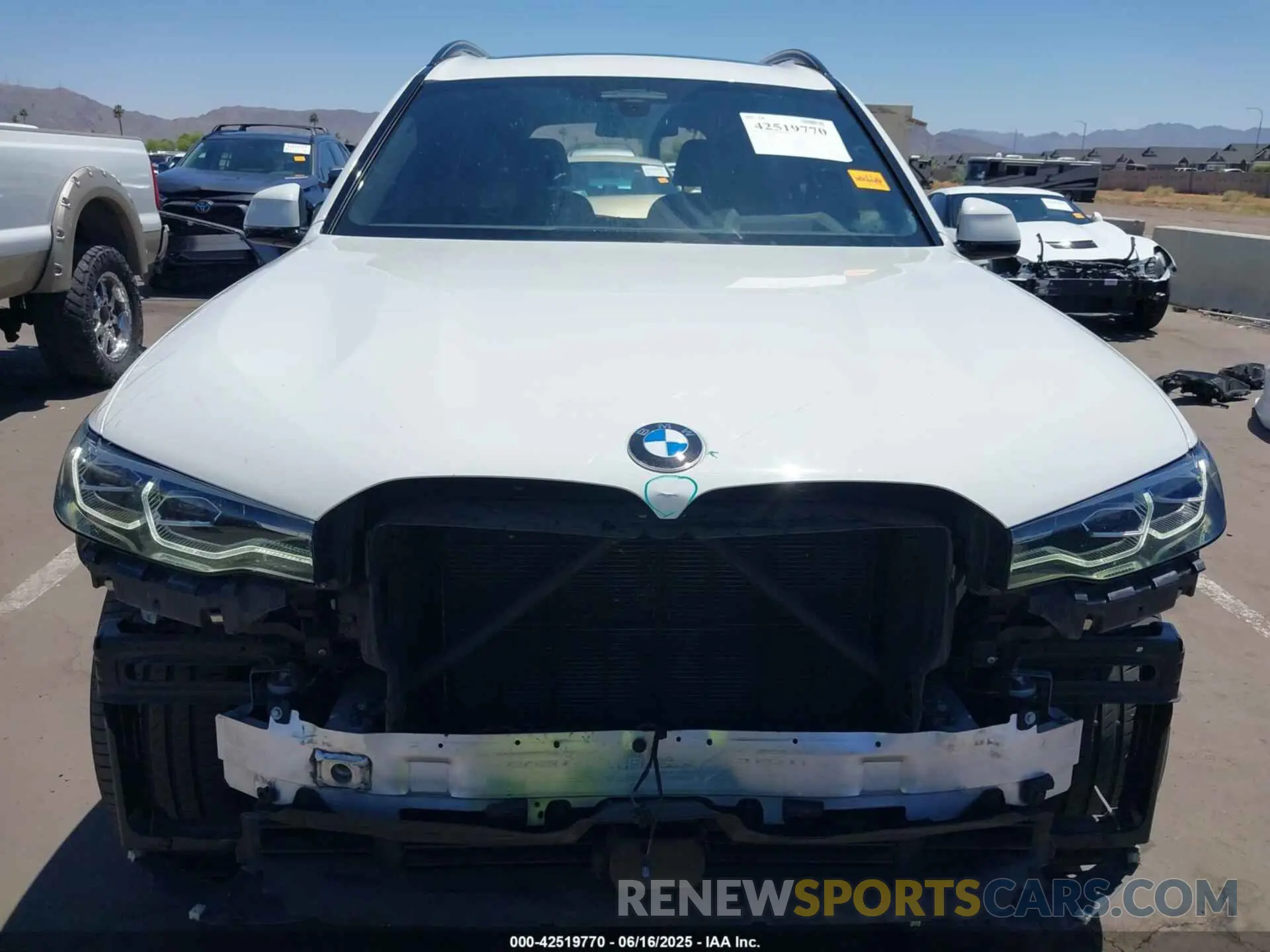 6 Photograph of a damaged car 5UXCW2C04M9E25551 BMW X7 2021