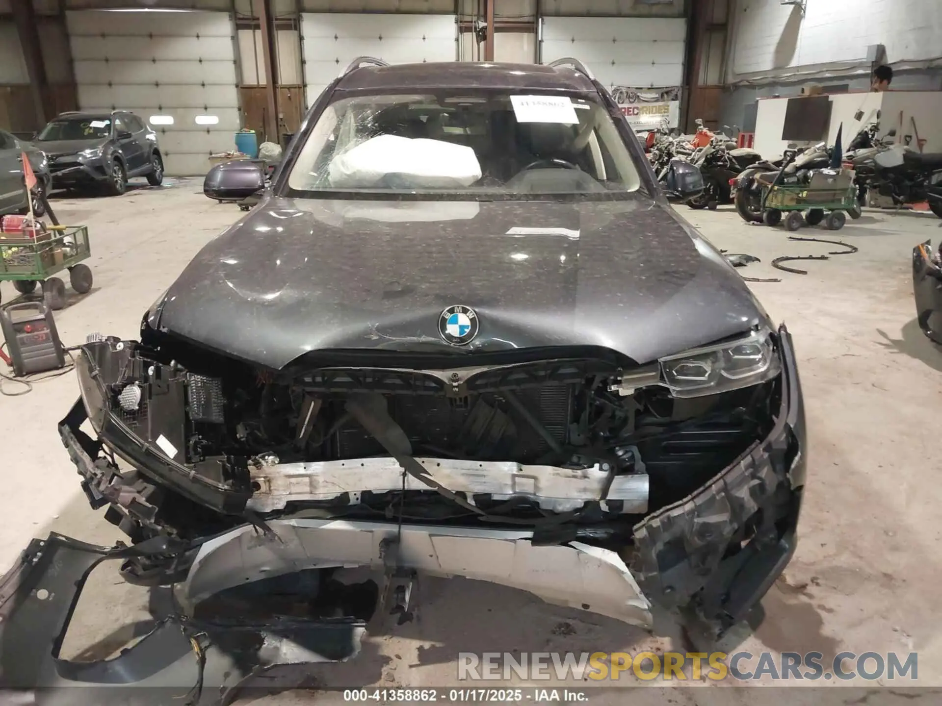11 Photograph of a damaged car 5UXCW2C04M9E43533 BMW X7 2021